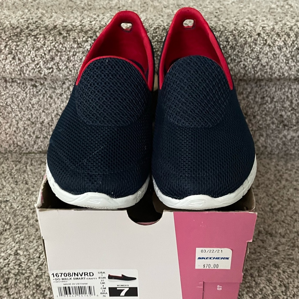Skechers Sz 7 Go Walk Smart Shoes